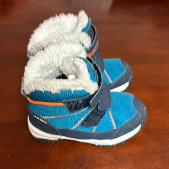 Mountain Warehouse winter boots. Boys size 8US toddler - Picture 2 of 7